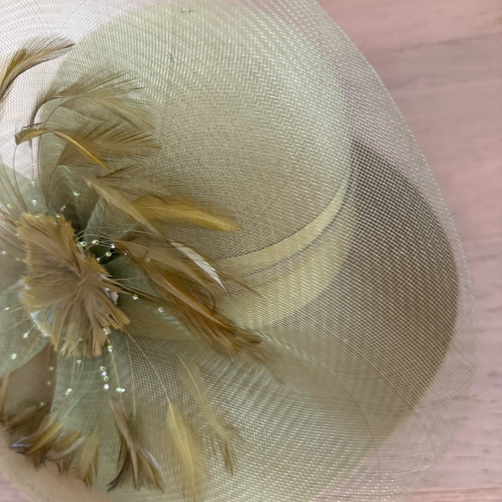 Elegant Beige Feathered Women's Hat